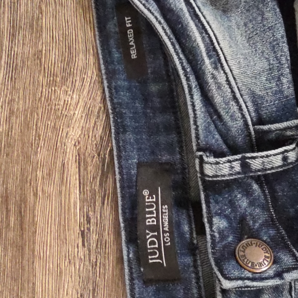 Judy Blue Relaxed Fit Jeans - Picture 4 of 11